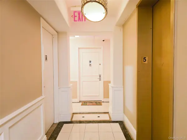 63-36 99 Sreet #8C, Rego Park, NY 11374