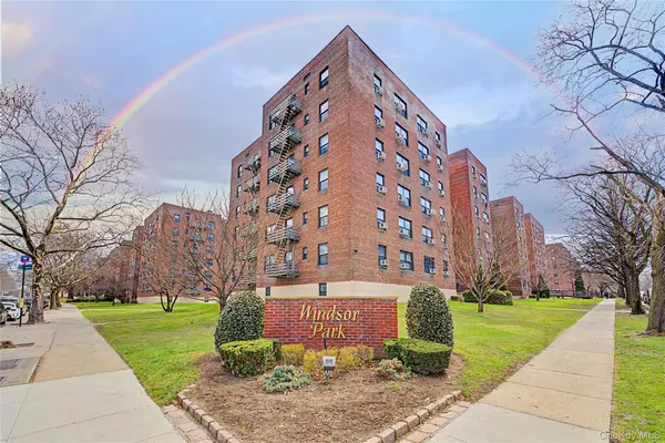 21102 73rd AVE #3H,  Oakland Gardens,  NY 11364