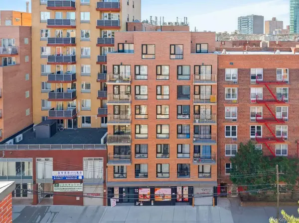 143-16 41st Ave #4E, Flushing, NY 11355