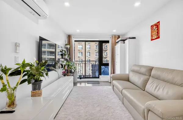 143-16 41st Ave #4E, Flushing, NY 11355