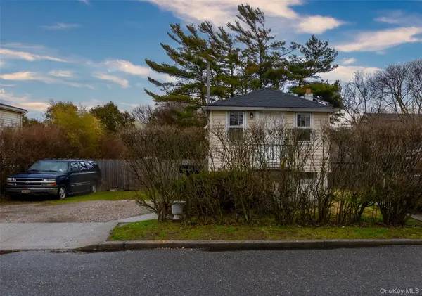 27 Pearsall PL, Babylon, NY 11702