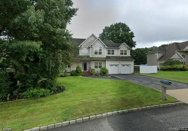 6 Debron CT, Centereach, NY 11720