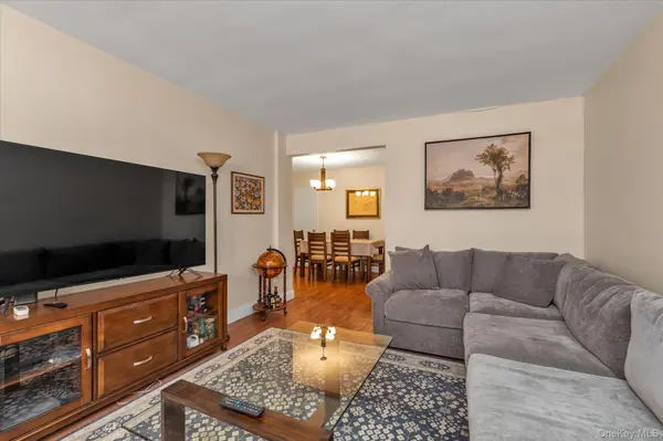 102-25 67th RD #4C, Forest Hills, NY 11375