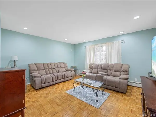 3229 Glennon PL, Bronx, NY 10465