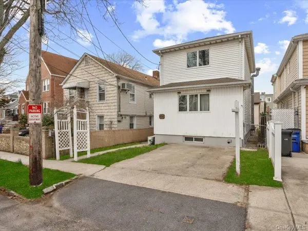 3229 Glennon PL, Bronx, NY 10465
