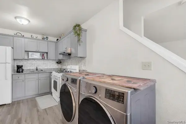 290 Lowndes AVE #C, Huntington Station, NY 11746