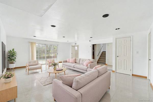 71 Horace Harding BLVD, Great Neck, NY 11020
