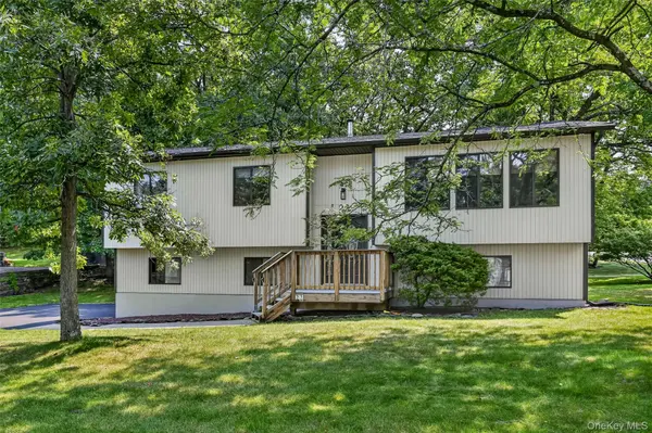 22 Cambridge CIR, Monroe, NY 10950