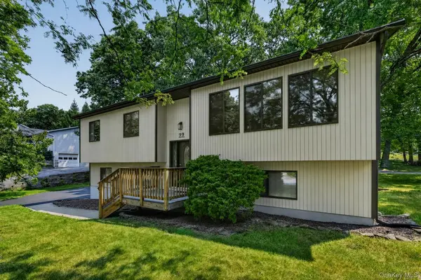 22 Cambridge CIR, Monroe, NY 10950