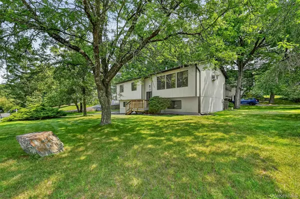 22 Cambridge CIR, Monroe, NY 10950