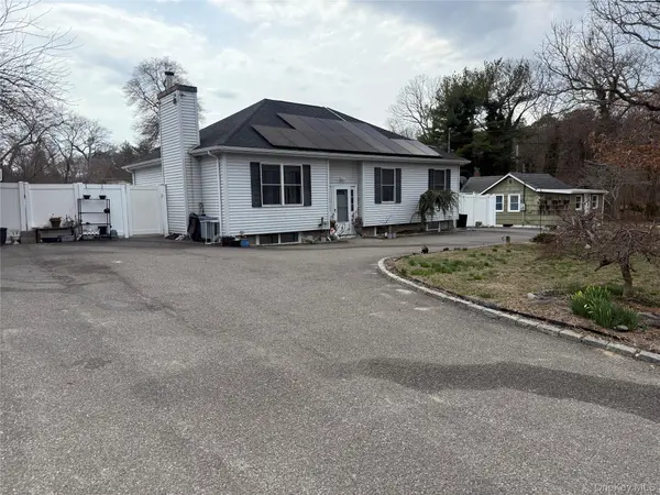 2 1st ST, Coram, NY 11727