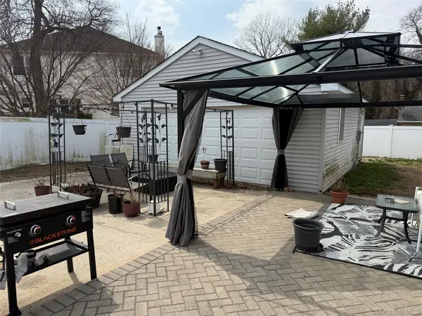 2 1st ST, Coram, NY 11727