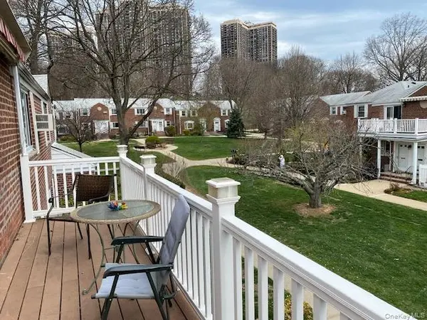 264-15 Langston AVE #E-2, Glen Oaks, NY 11004