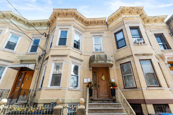 1842 Norman ST, Ridgewood, NY 11385