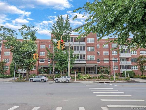 1 Kensington Gate #PH 14,  Great Neck,  NY 11021