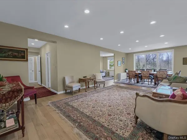 1 Kensington Gate #PH 14, Great Neck, NY 11021