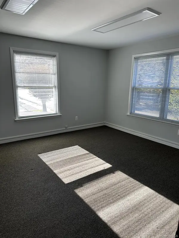 456 W Jericho TPKE, Huntington, NY 11743
