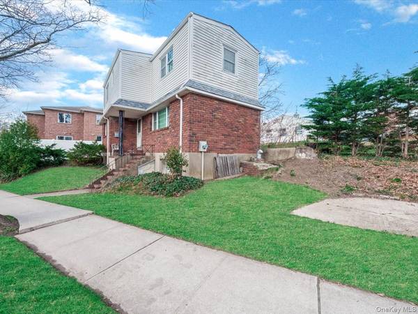 252-15 Horace Harding EXPY, Little Neck, NY 11362