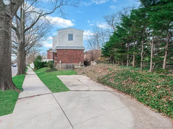252-15 Horace Harding EXPY, Little Neck, NY 11362