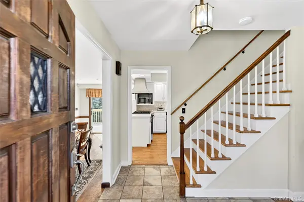18 Taylor RD, Elmsford, NY 10523