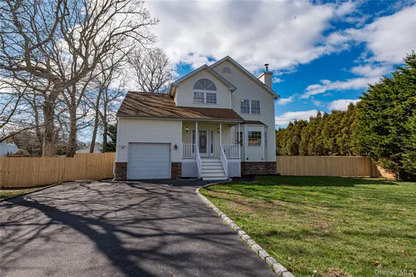 44 Westminster DR, Shirley, NY 11967