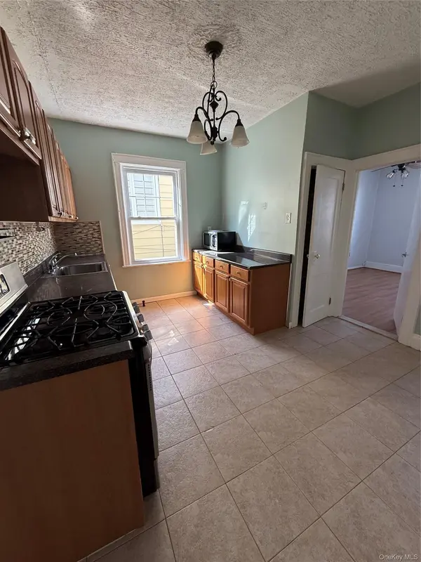 7848 83rd ST, Glendale, NY 11385