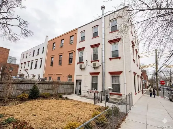 126-01 18TH AVE, College Point, NY 11356