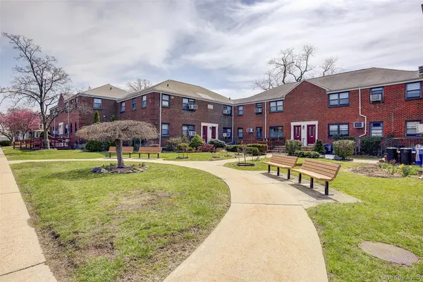 160-36 Cross Island Pkwy #6-203, Whitestone, NY 11357