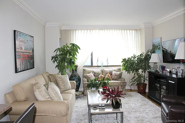 27010 Grand Central Pkwy #28M, Floral Park, NY 11005