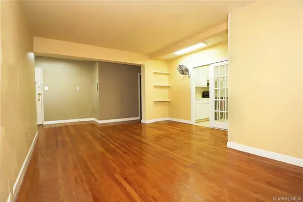 63-45 Saunders ST #3G, Rego Park, NY 11374