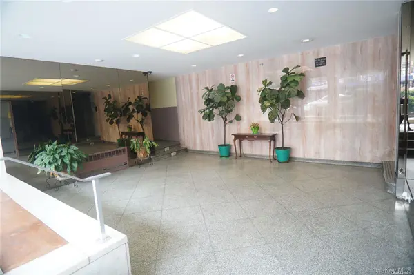 63-45 Saunders ST #3G, Rego Park, NY 11374