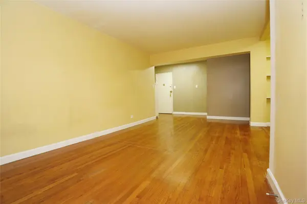 63-45 Saunders ST #3G, Rego Park, NY 11374
