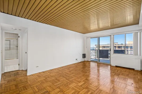 18-15 215th ST #17L, Bayside, NY 11360