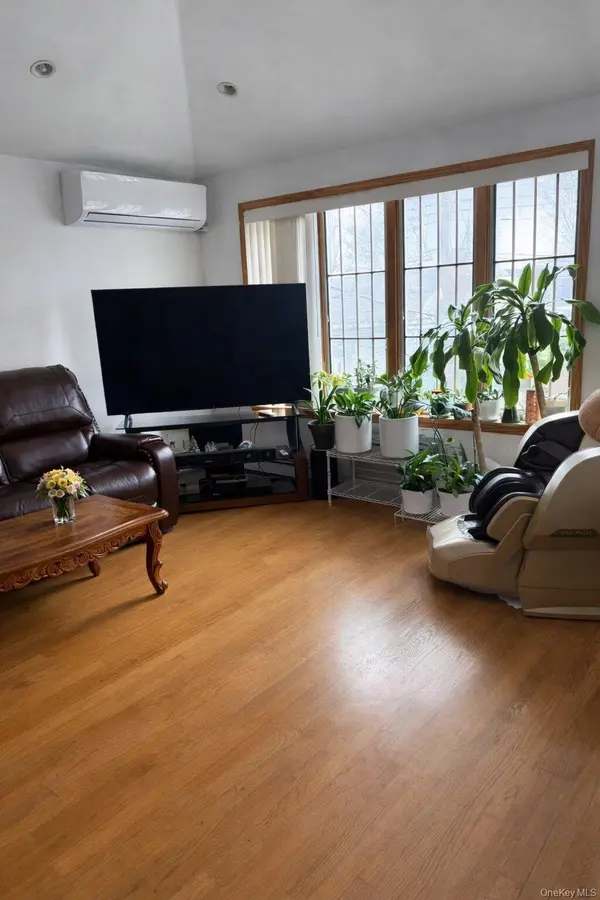 1831 121st ST, College Point, NY 11356