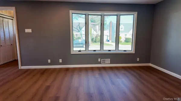 50 E Saint Marks PL, Valley Stream, NY 11580