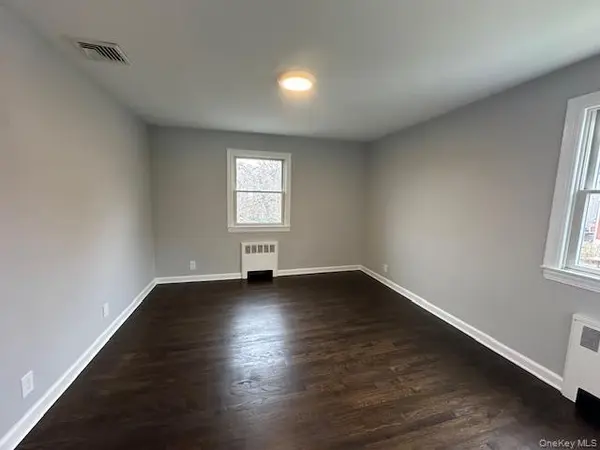 7 Linwood RD #2nd Fl, Port Washington, NY 11050