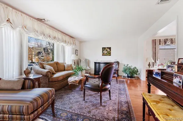 2187 Loines AVE, Merrick, NY 11566