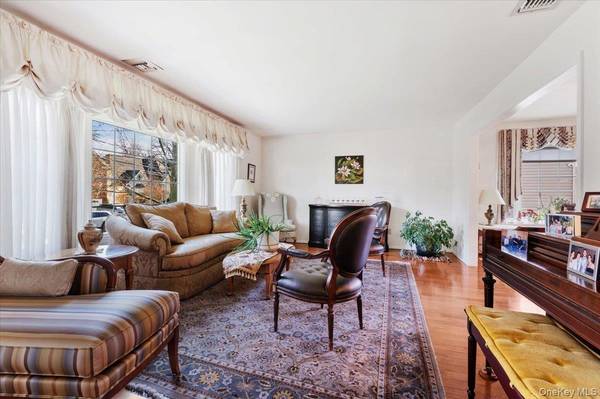 2187 Loines AVE, Merrick, NY 11566