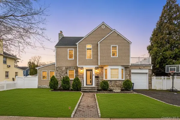 30 Alicia CT, Hempstead, NY 11550