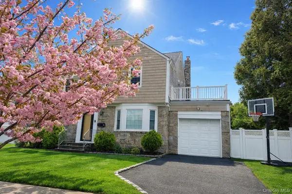 30 Alicia CT, Hempstead, NY 11550