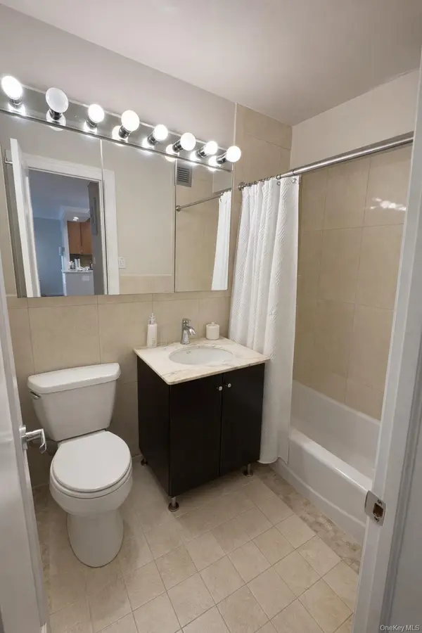 1815 215th ST #16J, Bayside, NY 11360