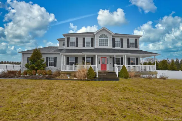 5 Dogwood LN, East Moriches, NY 11940