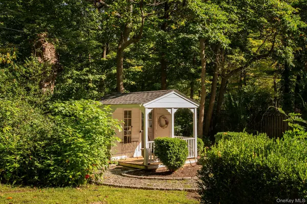 521 Barrett Hill RD, Mahopac, NY 10541