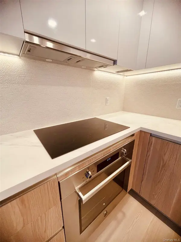 27-09 40TH AVE #3D, Long Island City, NY 11101