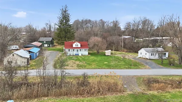 155 Pierce CIR, New Hampton, NY 10958
