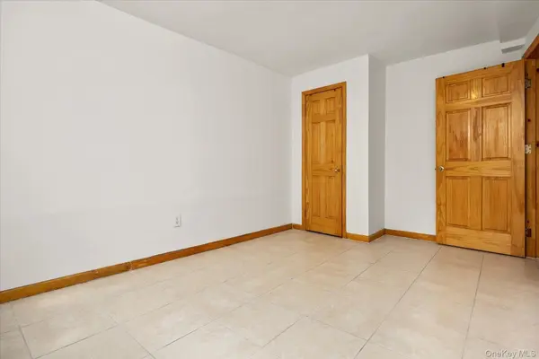 5263 65th PL, Maspeth, NY 11378