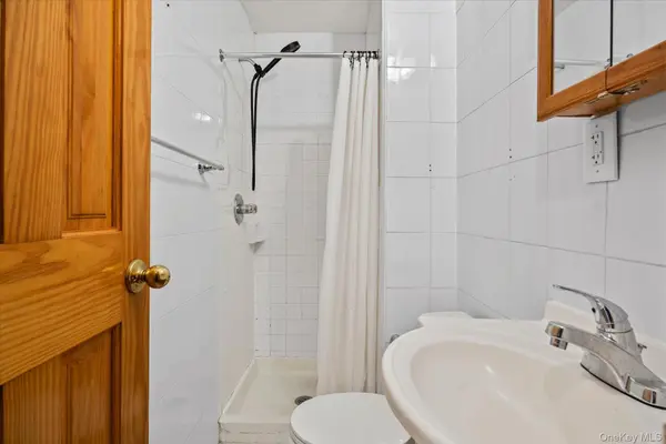 5263 65th PL, Maspeth, NY 11378