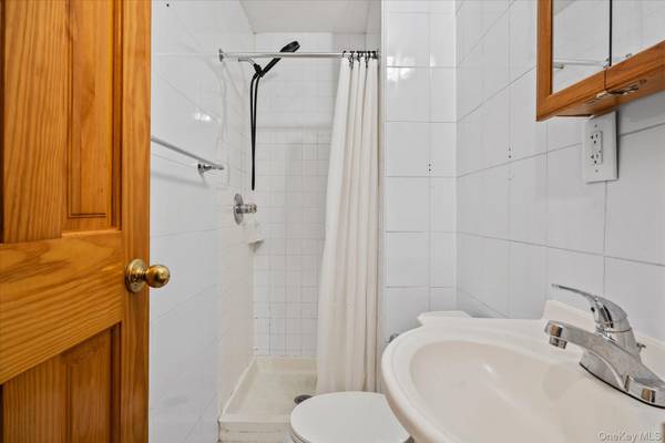 5263 65th PL, Maspeth, NY 11378