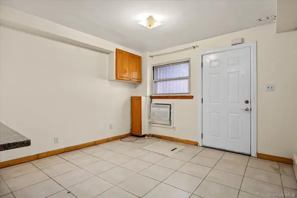 5263 65th PL, Maspeth, NY 11378