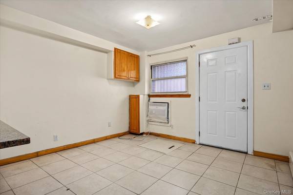 5263 65th PL, Maspeth, NY 11378
